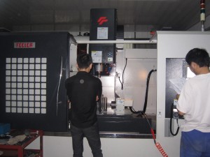 赤壁蒲圻起重機(jī)械加工中心操作圖展。