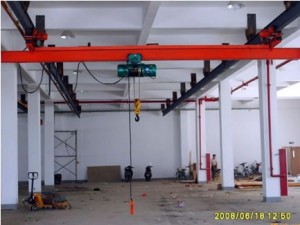 LX型電動懸掛起重機(jī)是按國家標(biāo)準(zhǔn)設(shè)計(jì)制造的,與多種型式的電動葫蘆配套使用的輕小型起重機(jī)。